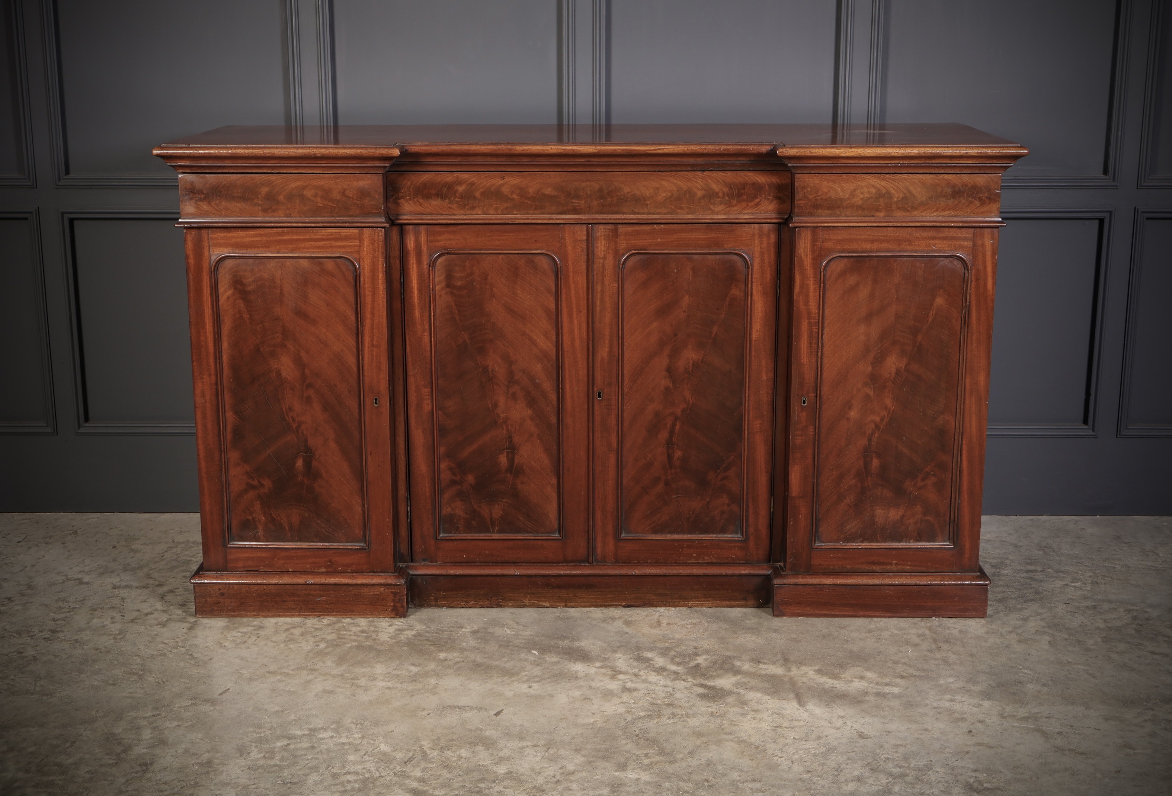 Victorian Mahogany 4 Door Sideboard - Image 4